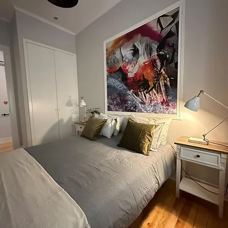 Отель Charming Double With Workspace On Lisbon's Iconic Street